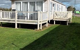 3 Bedroom Caravan St Osyth Beach Holiday Park With Free Wifi And Parking